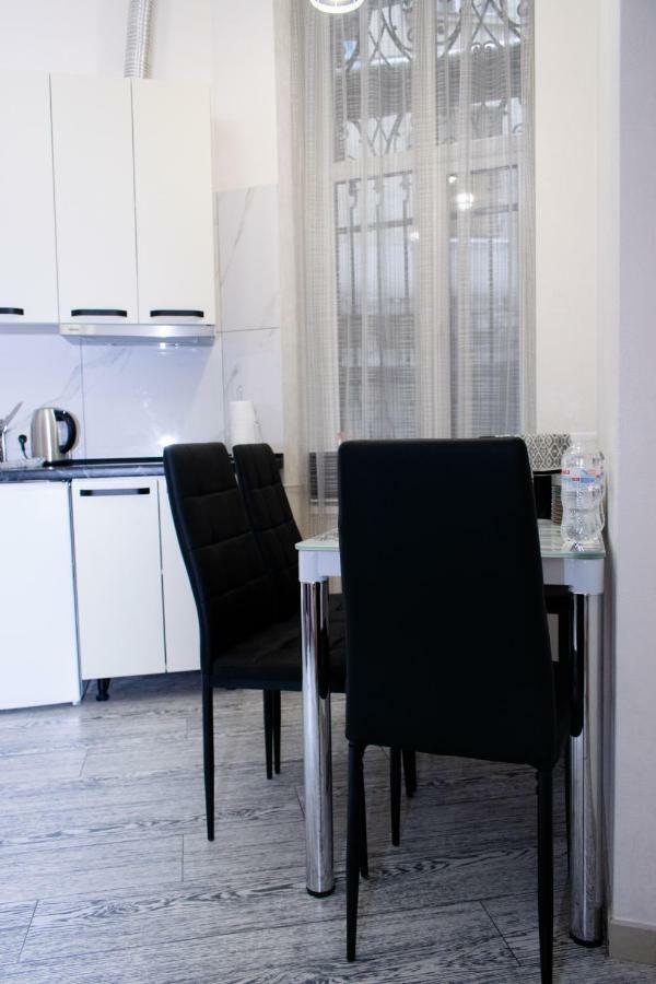 Apartment Barvy Lvova On Kostyushka St Exterior foto
